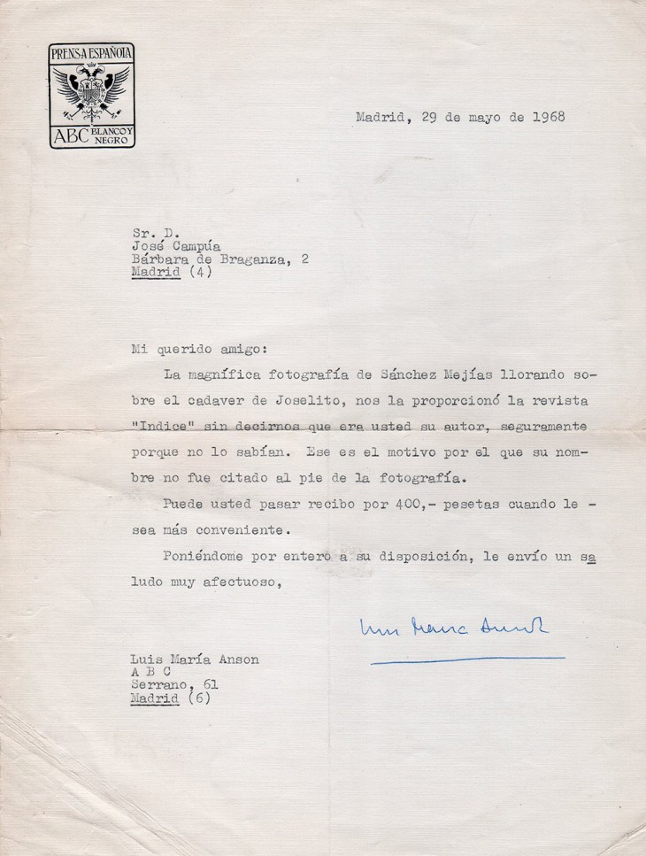 El director de ABC se disculpa por haber publicado sin firmar la foto de Ignacio Sánchez-Mejías y Joselito, realizada por José Demaría Vázquez "Campúa" en 1920.