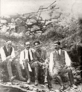 Alfonso XIII firmó para Pepe Campúa un retrato de ambos durante su visita a Las Hurdes en 1922