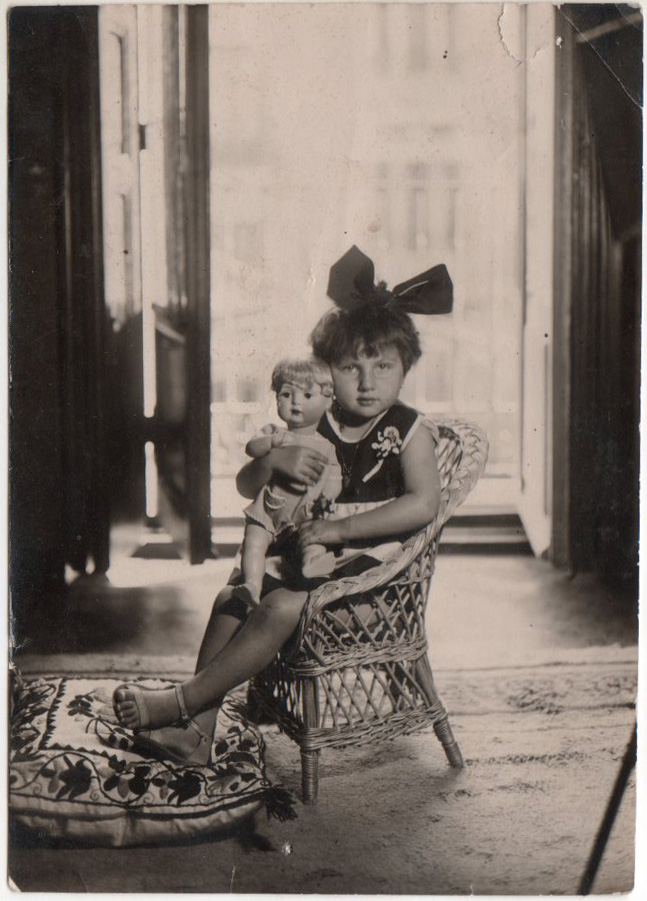 La hija de Campúa, Esther Demaría Piñerúa, en la casa familiar de la calle Velázquez en Madrid