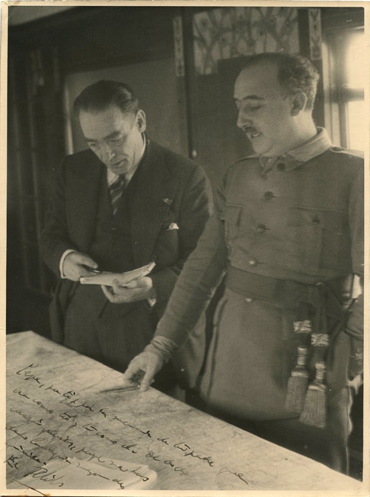 En la dedicatoria puede leerse: "Pepe, para tí y para la memoria de tu padre que era como tú y tú como él. De todo corazón gracias porque me has dado la alegría [...] de mi vida"