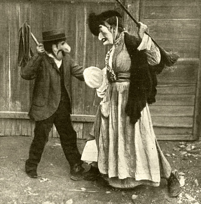 Fotografia firmada por Campúa, probablemente autoría de Campúa padre, publicada el 27 de febrer de 1920 en Nuevo Mundo para ilustrar el relato "La máscara roja" de José Ortega Munilla