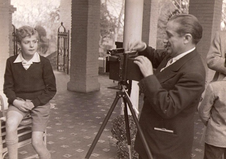 José Demaría Vázquez "Campúa" fue el único fotógrafo que retrató a Juan Carlos a su llegada a la escuela de Las Jarillas, cuando pisaba por primera vez España