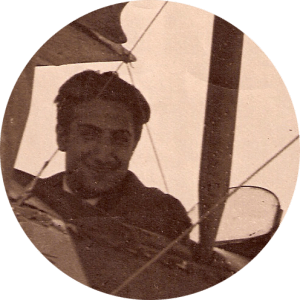 Campúa en un avión (foto de fecha no identificada)