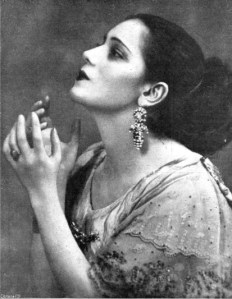 Retrato de Raquel Meller firmado por Campúa -posiblemente realizado por Campúa hijo-, publicado en Mundo Gráfico en mayo de 1921