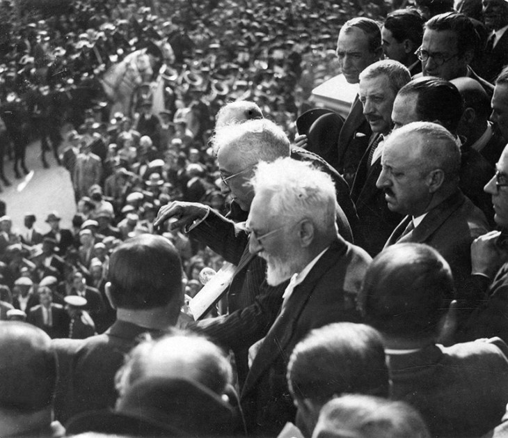 Unamuno junto a Alcala-Zamora retratados por Campua hjo durante un acto en Francia.
