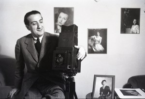 José Demaría Vázquez "Campúa" en su estudio en los años 40