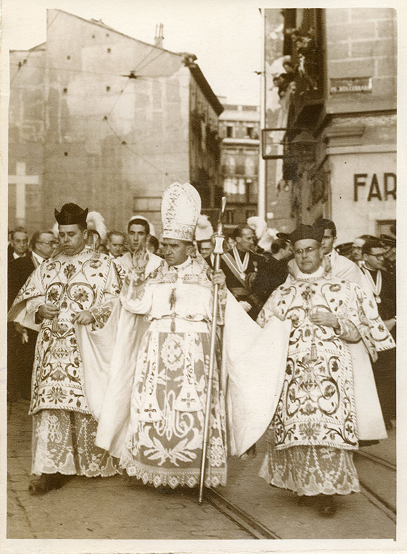 Recorte realizado sobre el contacto fotográfico para seleccionar la parte de la fotografía que sería publicada. 
