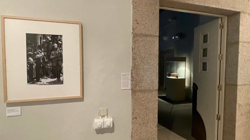 Vista de la exposición "Mirar Las Hurdes. El viaje de Alfonso XIII a través de la cámara de Campúa"
